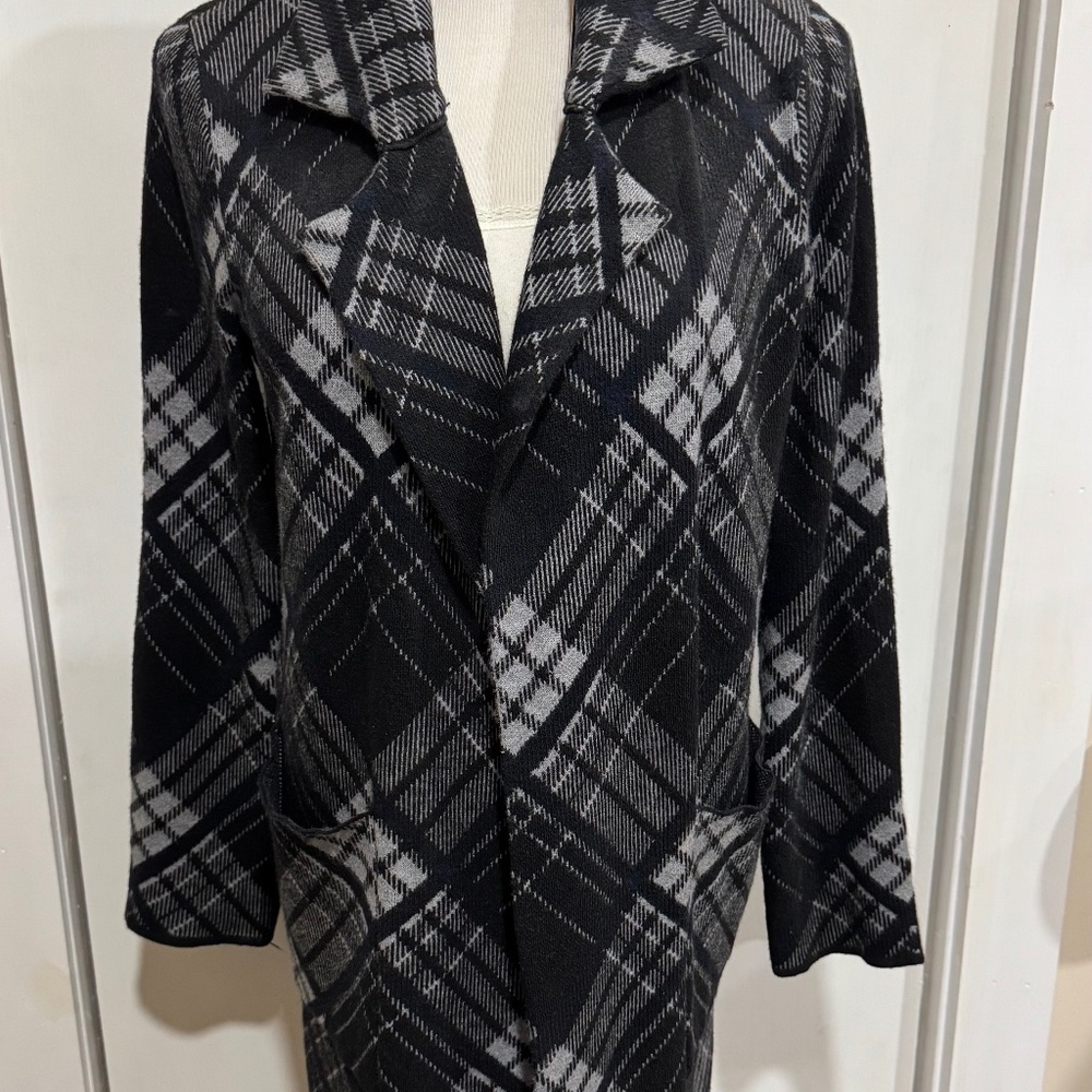 Oliver.O Twill Black, Black,White and Navy Plaid Cardigan Sweater Jacket Size M